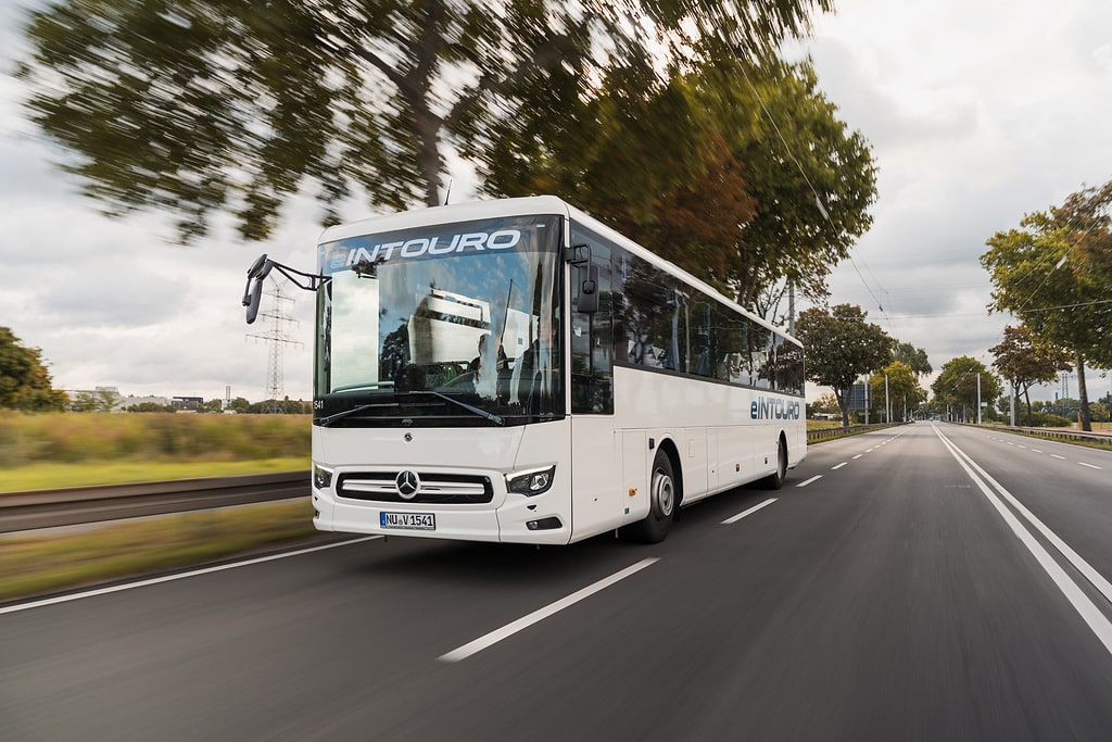 Infobus - Daimler Buses rozwija własną sieć ładowania pod autobusy eIntouro. Czas na Hamburg