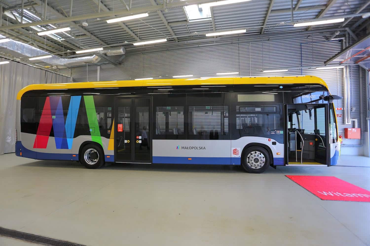 Infobus - Ile kosztuje magazyn energii pod fotowoltaikę na zajezdni? Na przykładzie Kolei Małopolskich