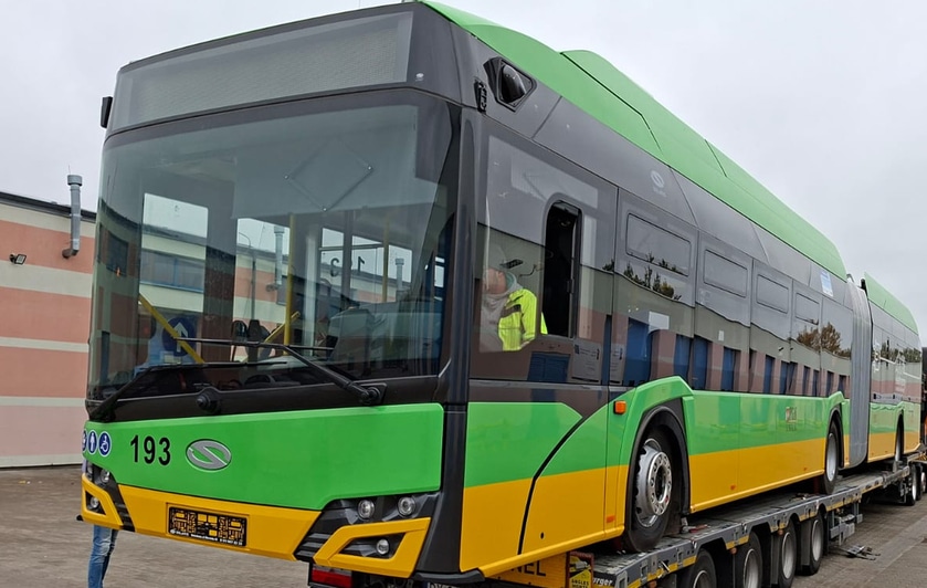 Infobus - PGK Suwałki z pierwszym autobusem przegubowym. Plus tablice od R&G
