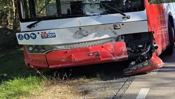 Infobus - Puławy: Śmiertelne zderzenie osobówki z elektrobusem MZK. Cztery osoby w szpitalu