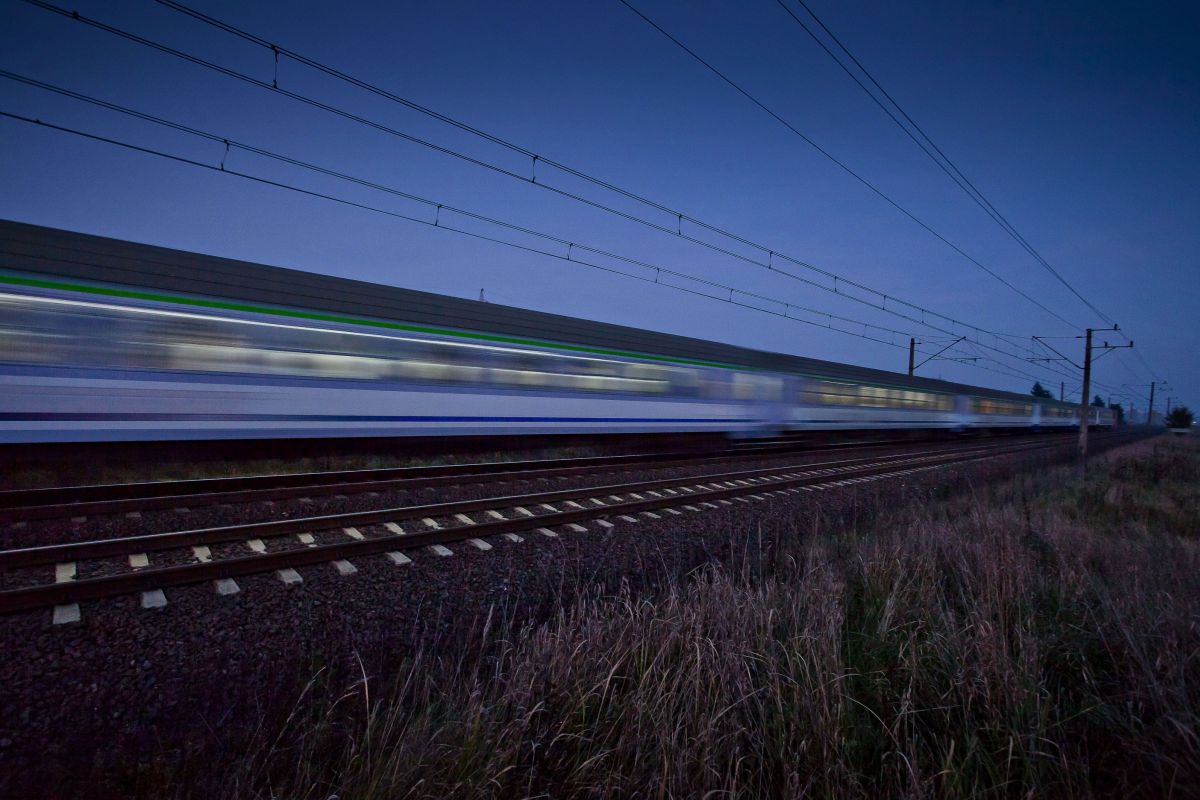 Inforail - Zmiana czasu w zimowy, 14 pociągów PKP Intercity zatrzyma się na godzinę. Gdzie będą postoje?