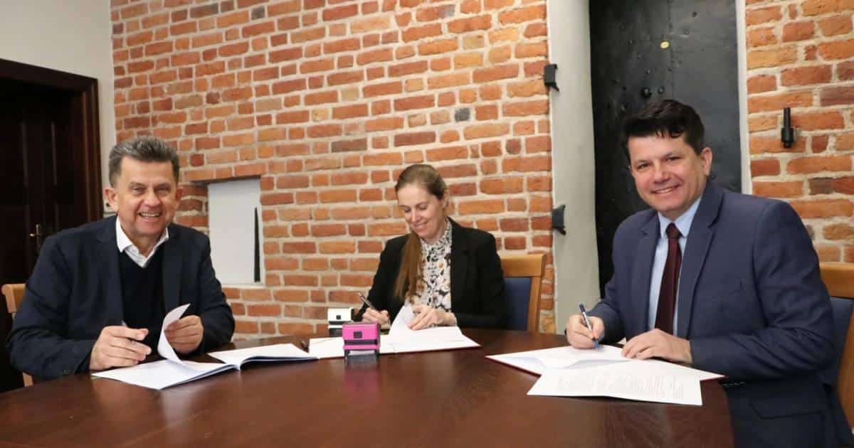 Infobike - Świebodzice: 99 miejsc Park & Ride za 3 mln PLN. Przesiadka na autobus lub rower