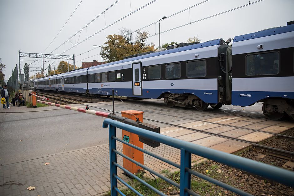 Inforail - Gdańsk planuje nowy wiadukt nad linią kolejową E65. Koniec z przejazdem przez tory w Oruni