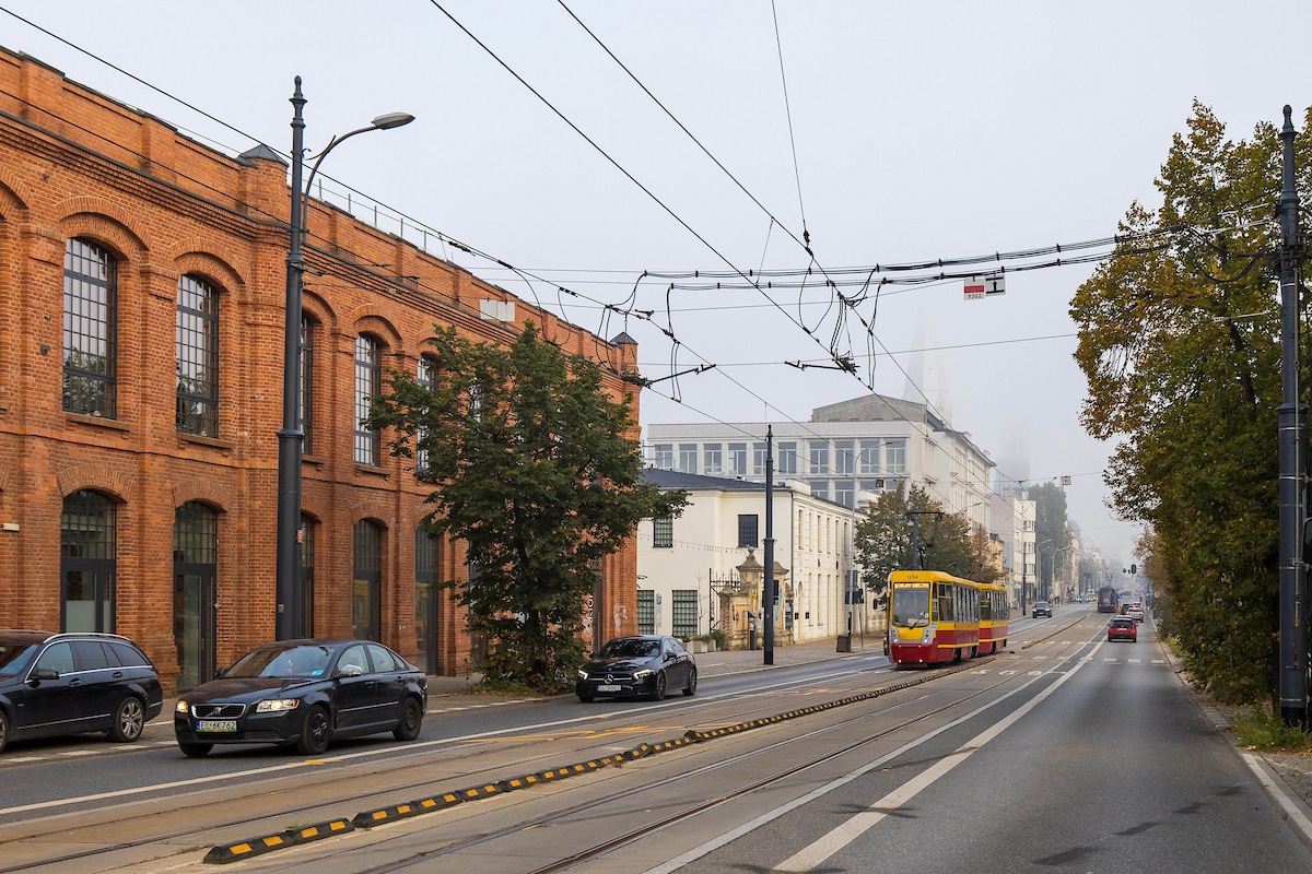 Infotram - Tramwaje wróciły na plac Reymonta w Łodzi. Pięć linii ponownie kursuje Piotrkowską