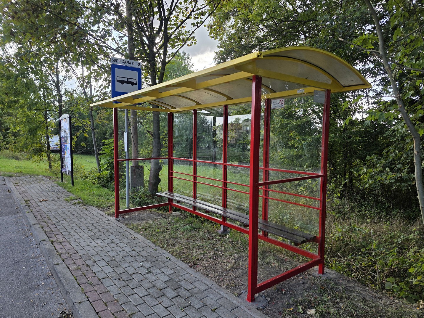 Infotrans - Krosno modernizuje 54 przystanki. 15 zielonych wiat i 10 tablic SDIP