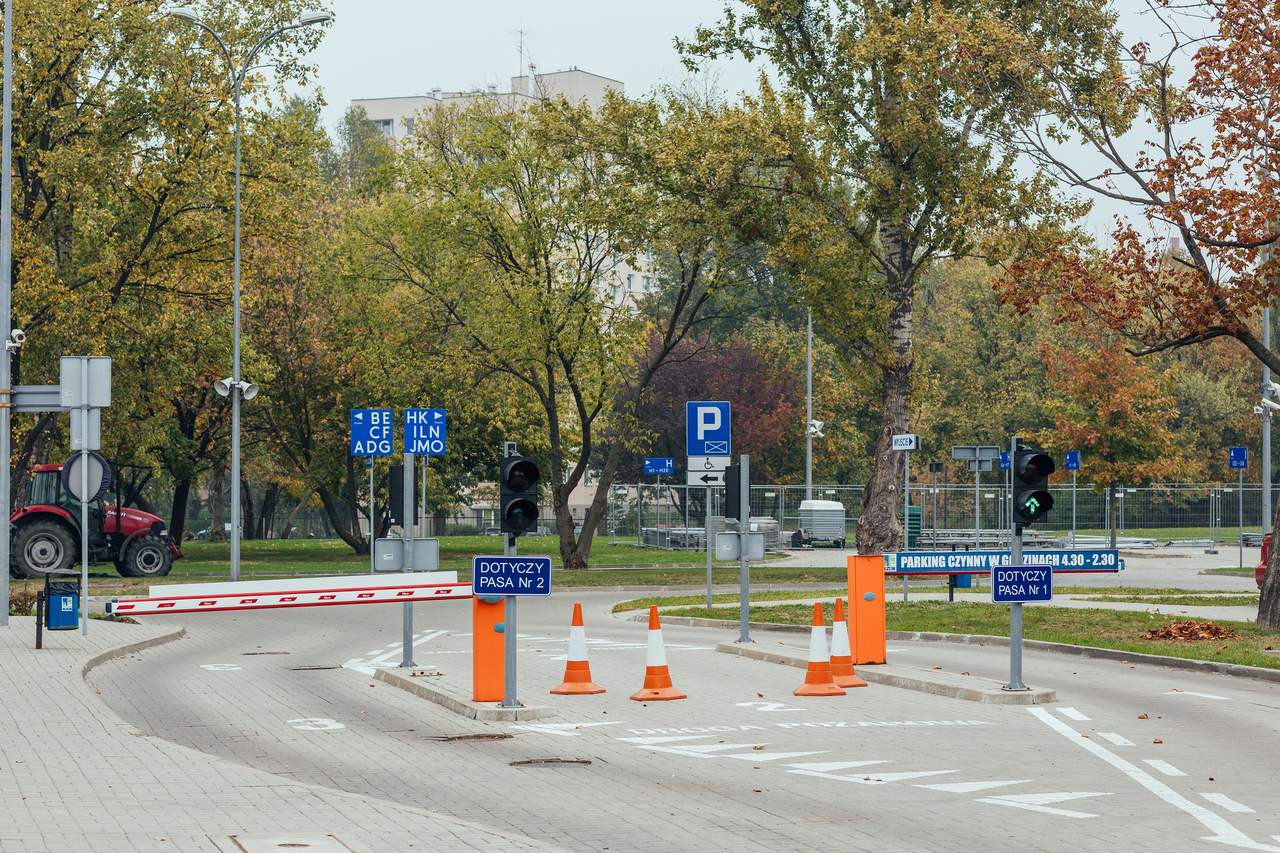 Infotrans - Warszawa zazieleni pięć parkingów P+R. Ponad 300 nowych roślin i przetarg ZTM