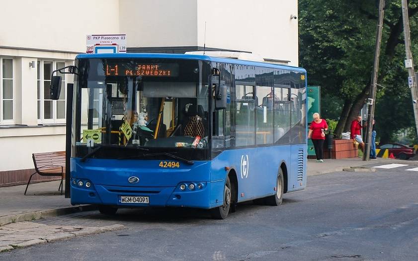 Od jutra więcej lokalnych autobusów pod Warszawą