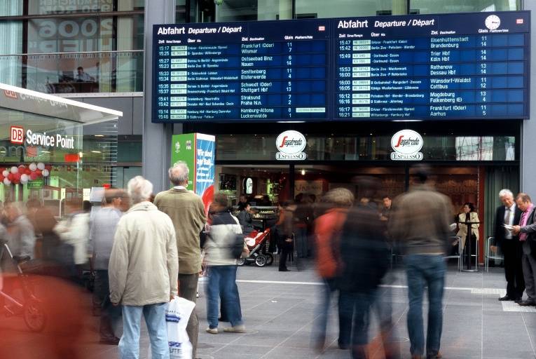 Wzmożony ruch na lotniskach. ULC radzi przygotować się na opóźnienia i odwołania lotów