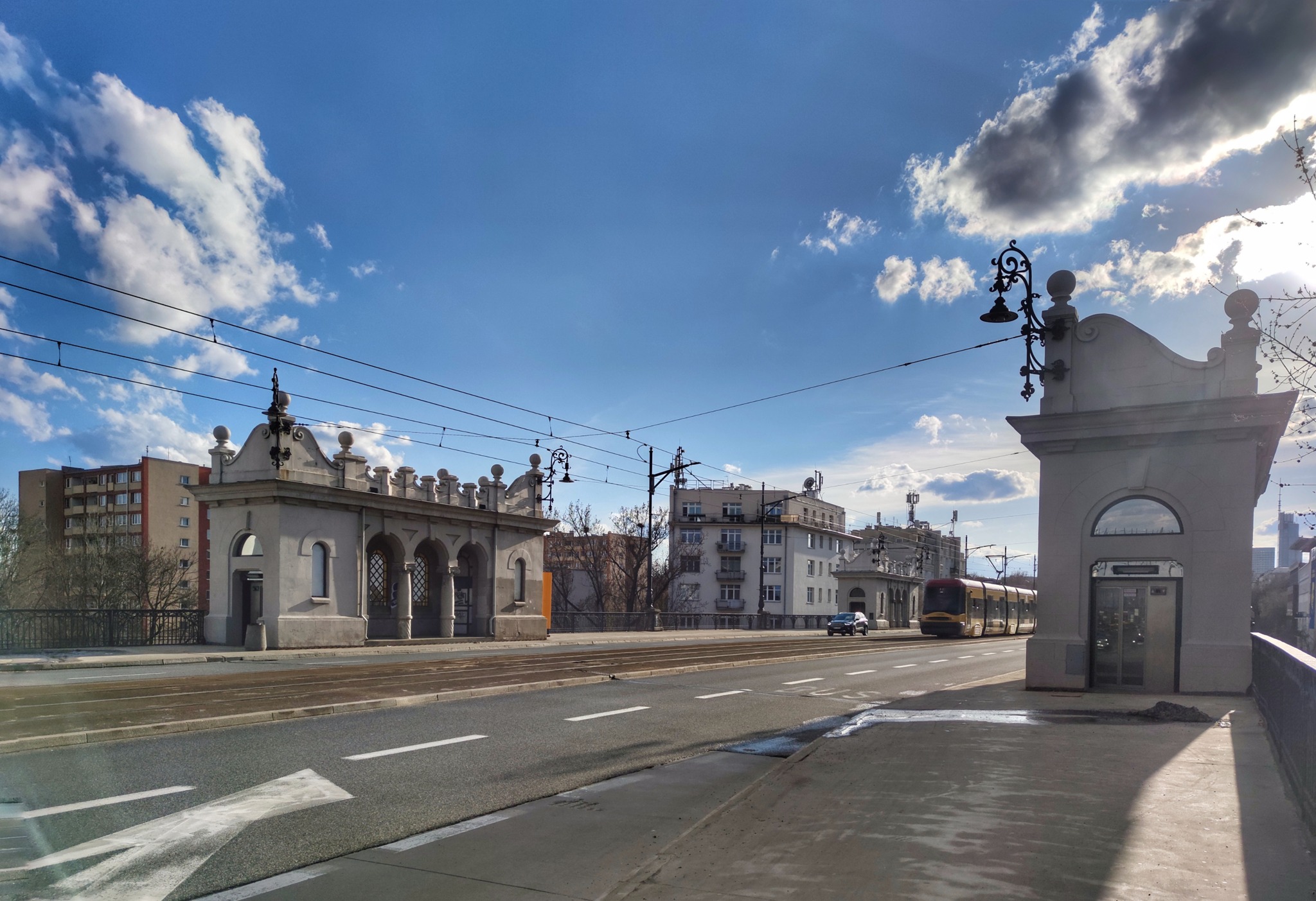 Warszawa: Działają windy dla pasażerów na moście Poniatowskiego